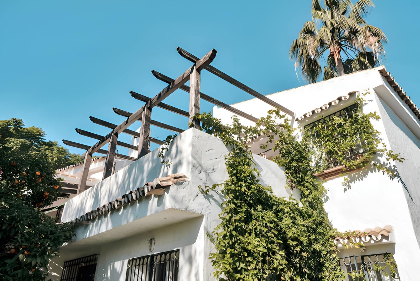 4 bedroom Villa for sale in Estepona with pool garage - € 1,500,000 (Ref: 9788212)