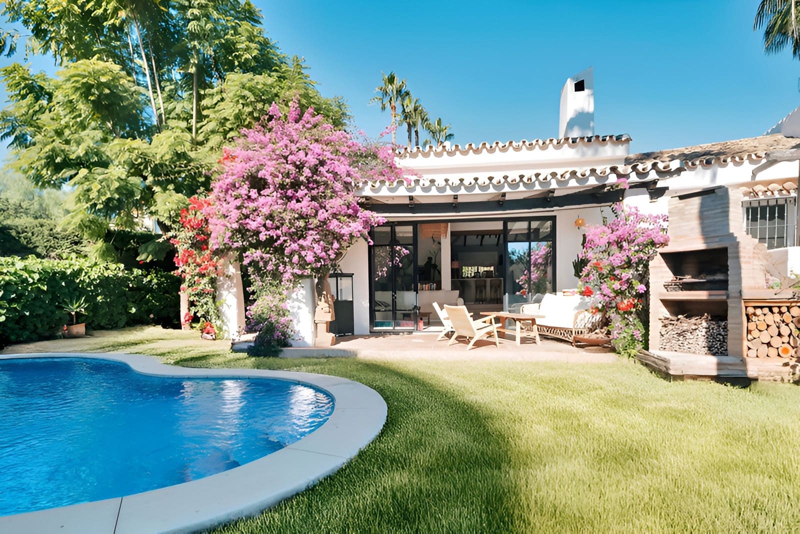 4 bedroom Villa for sale in Estepona with pool garage - € 1,500,000 (Ref: 9788212)