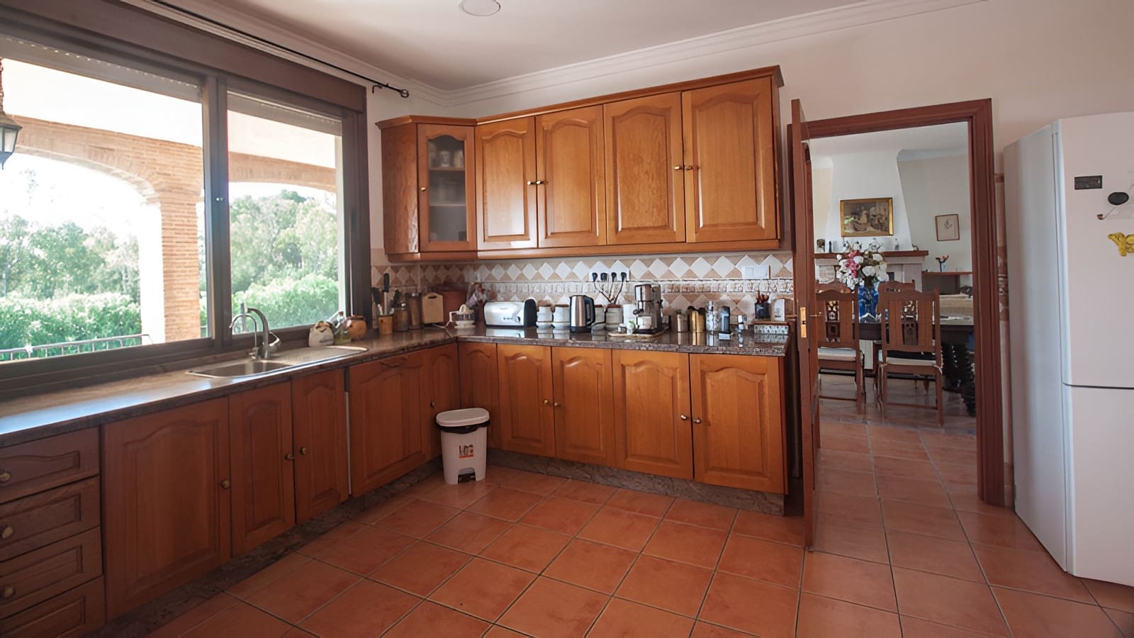 3 sypialnia Finka/Dom wiejski na sprzedaż w El Padron z basenem garażem - 2 000 000 € (Ref: 9788213)