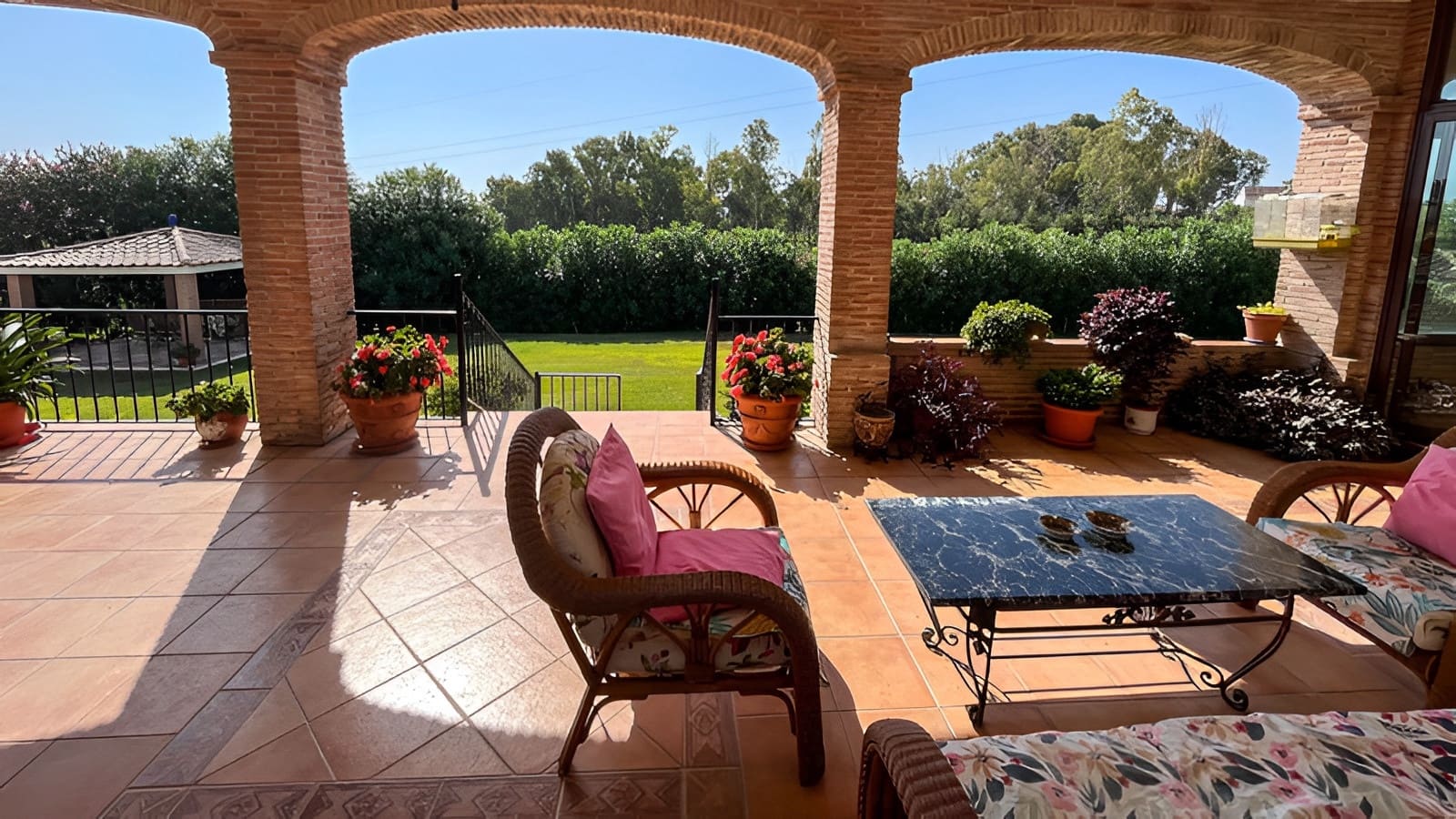 3 sypialnia Finka/Dom wiejski na sprzedaż w El Padron z basenem garażem - 2 000 000 € (Ref: 9788213)