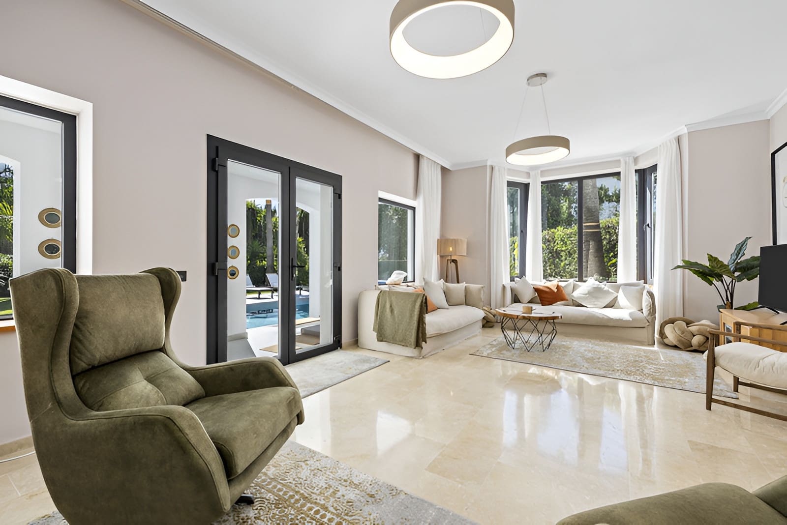 5 soverom Villa til salgs i El Paraiso med svømmebasseng garasje - € 1 998 000 (Ref: 9788214)