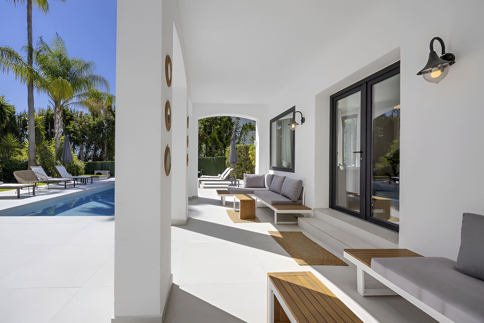 5 soverom Villa til salgs i El Paraiso med svømmebasseng garasje - € 1 998 000 (Ref: 9788214)