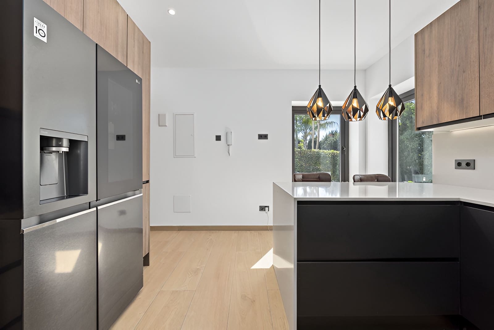 5 soverom Villa til salgs i El Paraiso med svømmebasseng garasje - € 1 998 000 (Ref: 9788214)