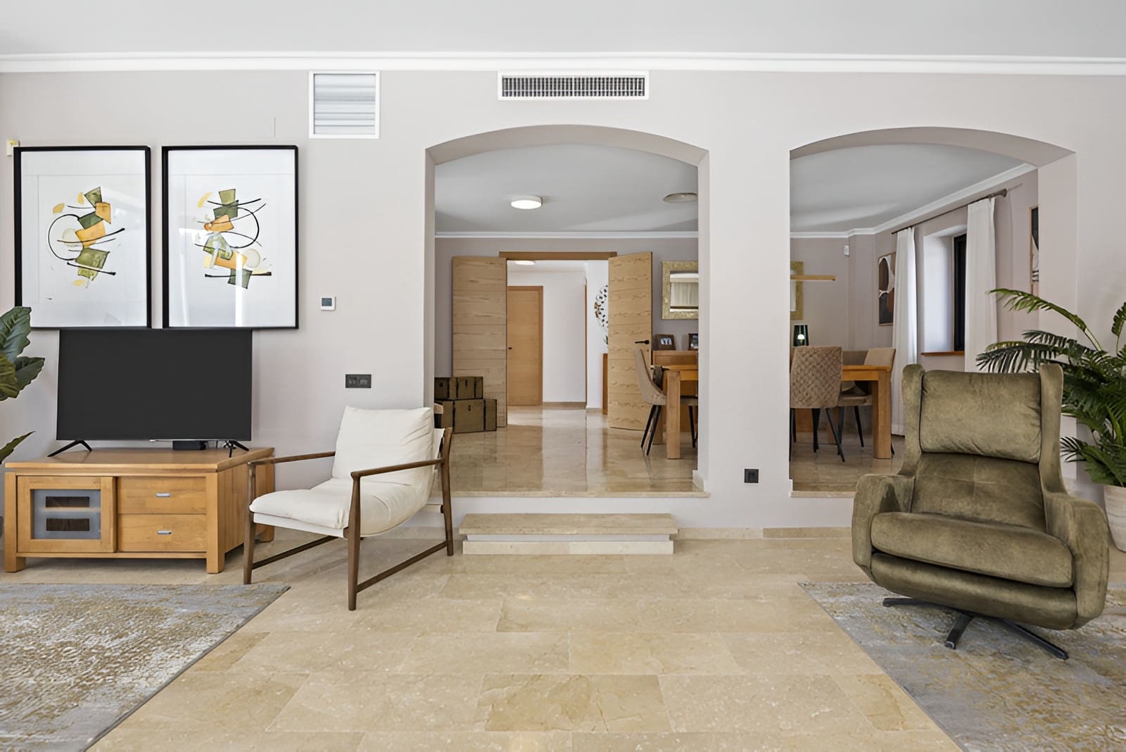 5 soverom Villa til salgs i El Paraiso med svømmebasseng garasje - € 1 998 000 (Ref: 9788214)