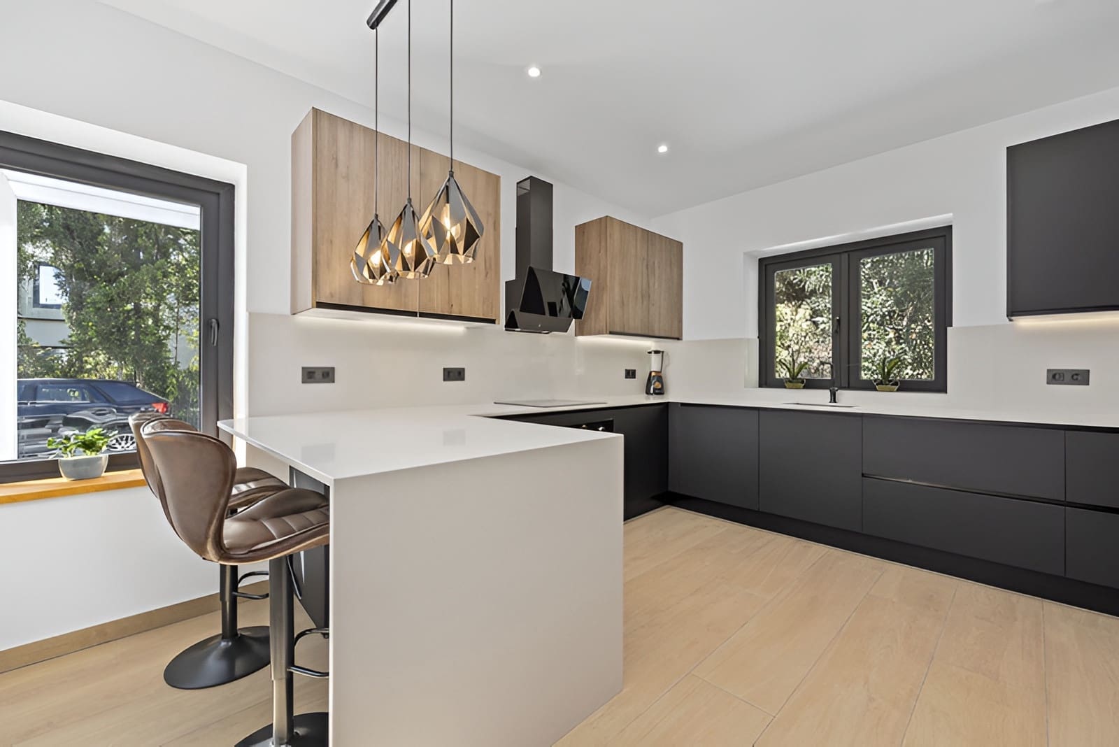 5 soverom Villa til salgs i El Paraiso med svømmebasseng garasje - € 1 998 000 (Ref: 9788214)