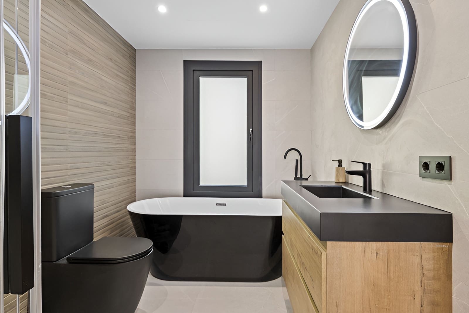 5 soverom Villa til salgs i El Paraiso med svømmebasseng garasje - € 1 998 000 (Ref: 9788214)