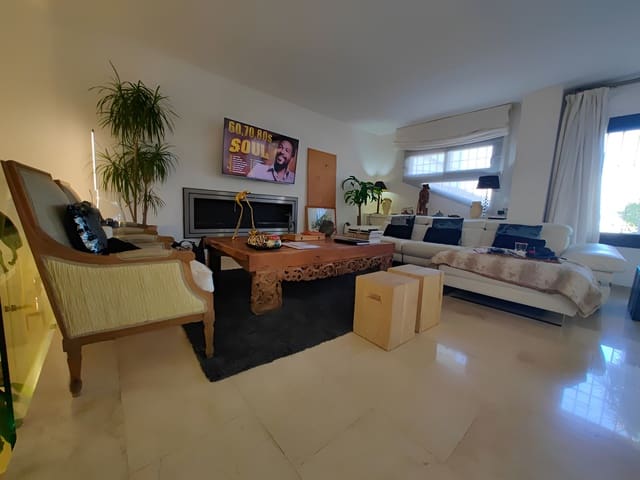 3 soveværelse Lejlighed til salg i Estepona med swimmingpool garage - € 430.000 (Ref: 9788216)