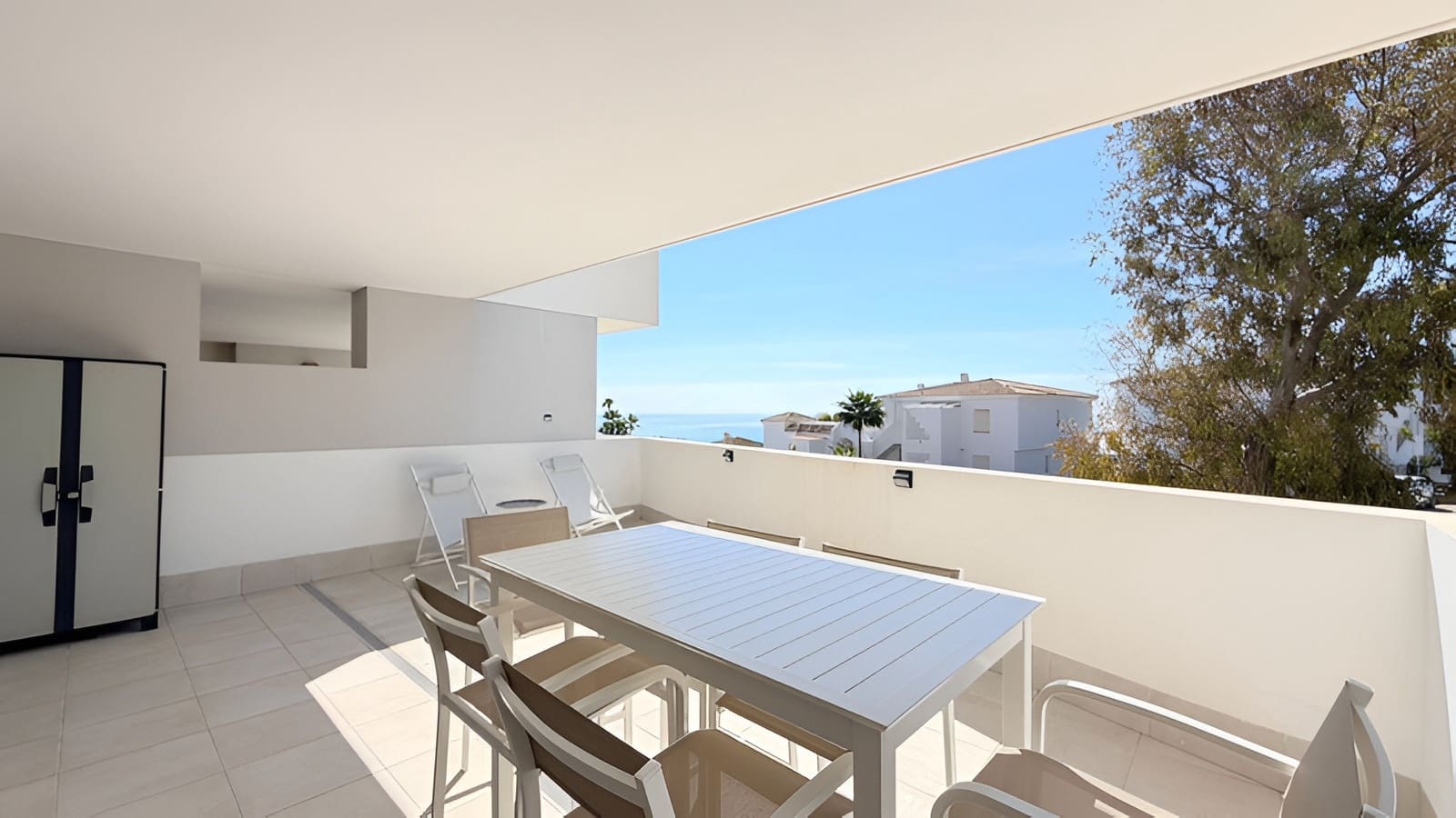 2 bedroom Apartment for sale in La Duquesa / Puerto de la Duquesa with pool garage - € 399,000 (Ref: 9788218)