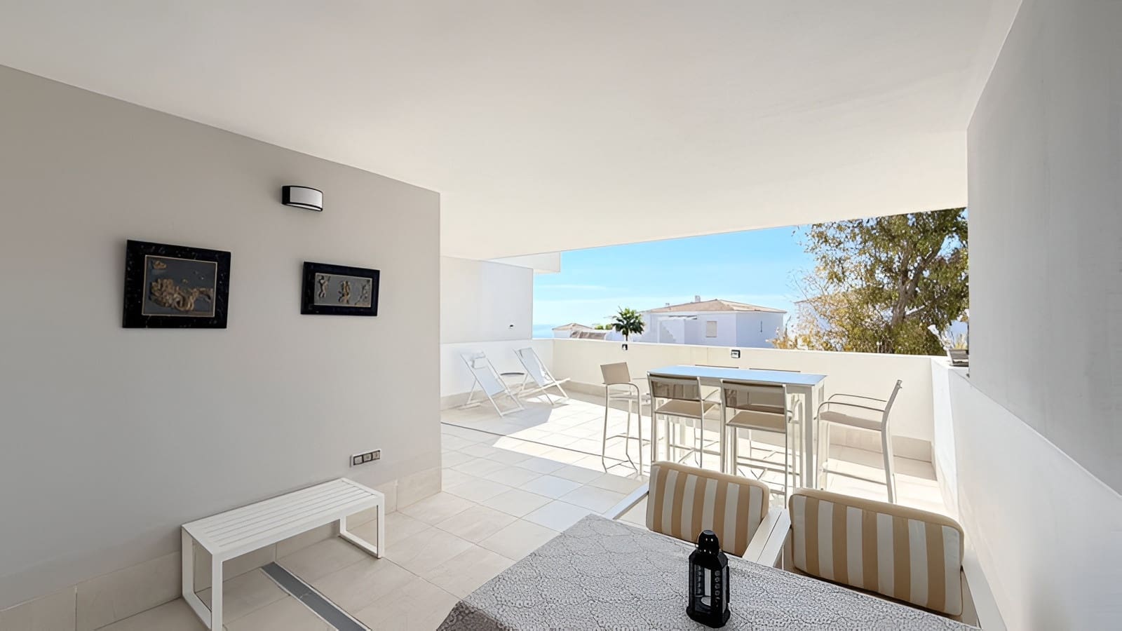 2 bedroom Apartment for sale in La Duquesa / Puerto de la Duquesa with pool garage - € 399,000 (Ref: 9788218)