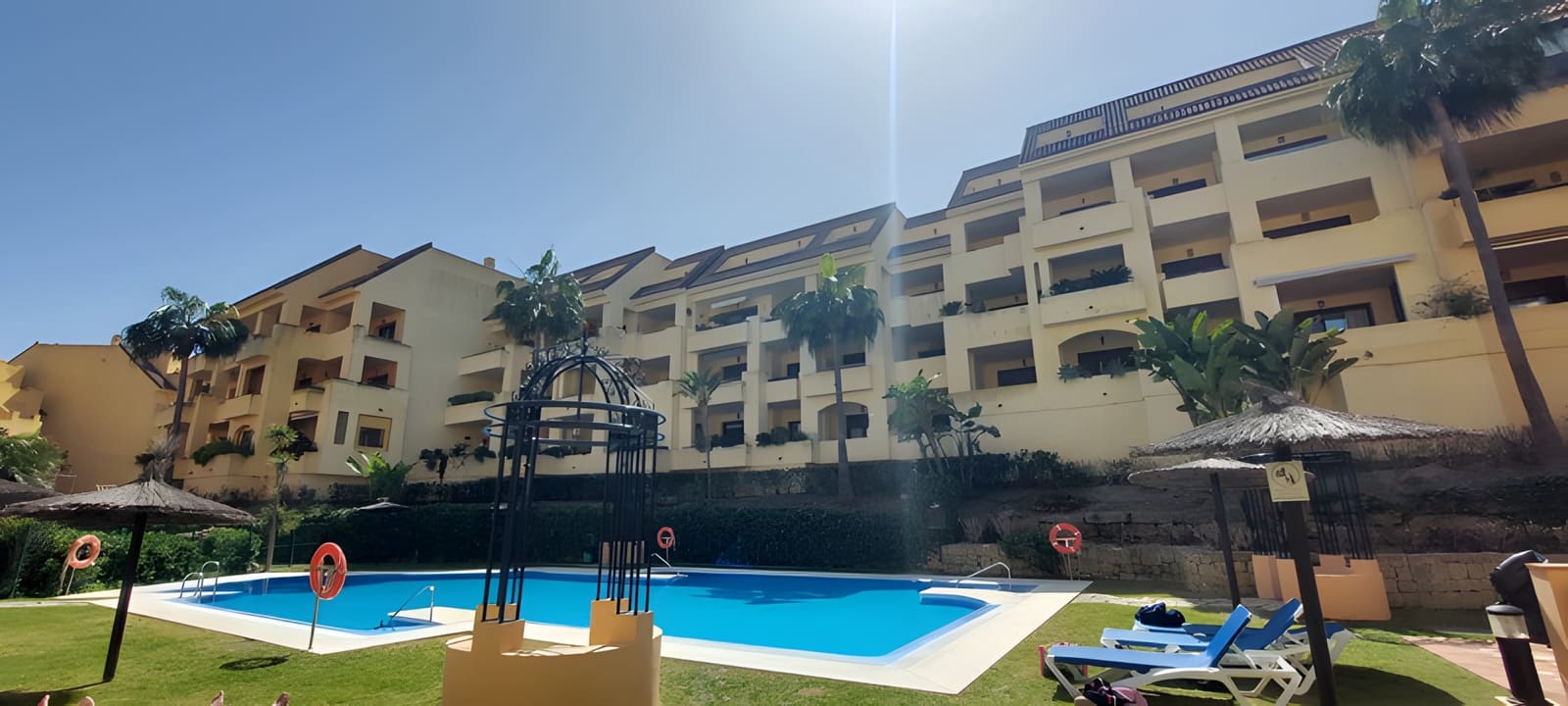 2 quarto Apartamento para venda em La Duquesa / Puerto de la Duquesa com piscina garagem - 320 000 € (Ref: 9790812)