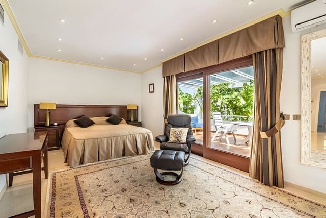 Chalet de 5 habitaciones en Costalita, Estepona en venta con piscina garaje - 2.400.000 € (Ref: 9790813)