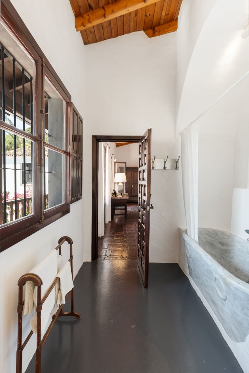 8 makuuhuone Maalaistalo myytävänä paikassa Estepona mukana uima-altaan 
autotalli - 2 700 000 € (Ref: 9794320)