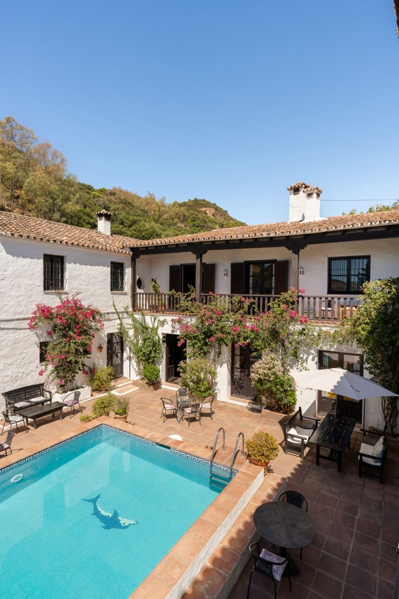 8 makuuhuone Maalaistalo myytävänä paikassa Estepona mukana uima-altaan 
autotalli - 2 700 000 € (Ref: 9794320)