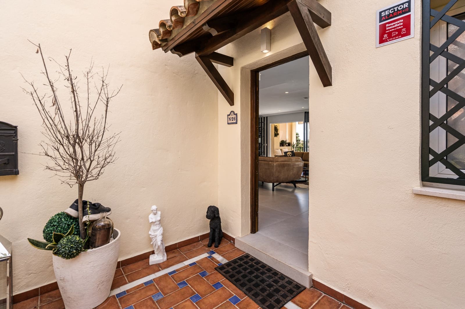 4 soverom Hus til salgs i Nueva Andalucia med svømmebasseng garasje - € 1 350 000 (Ref: 9796537)