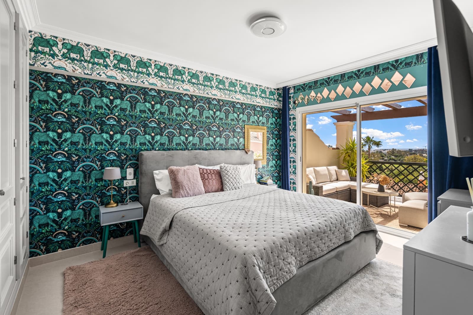 4 soverom Hus til salgs i Nueva Andalucia med svømmebasseng garasje - € 1 350 000 (Ref: 9796537)