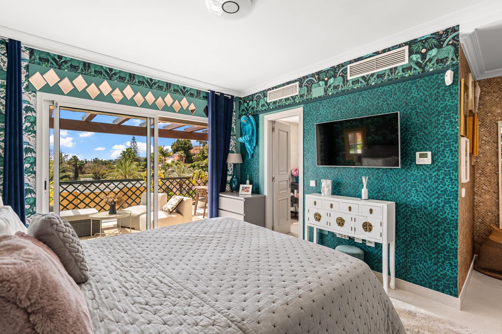 4 soverom Hus til salgs i Nueva Andalucia med svømmebasseng garasje - € 1 350 000 (Ref: 9796537)