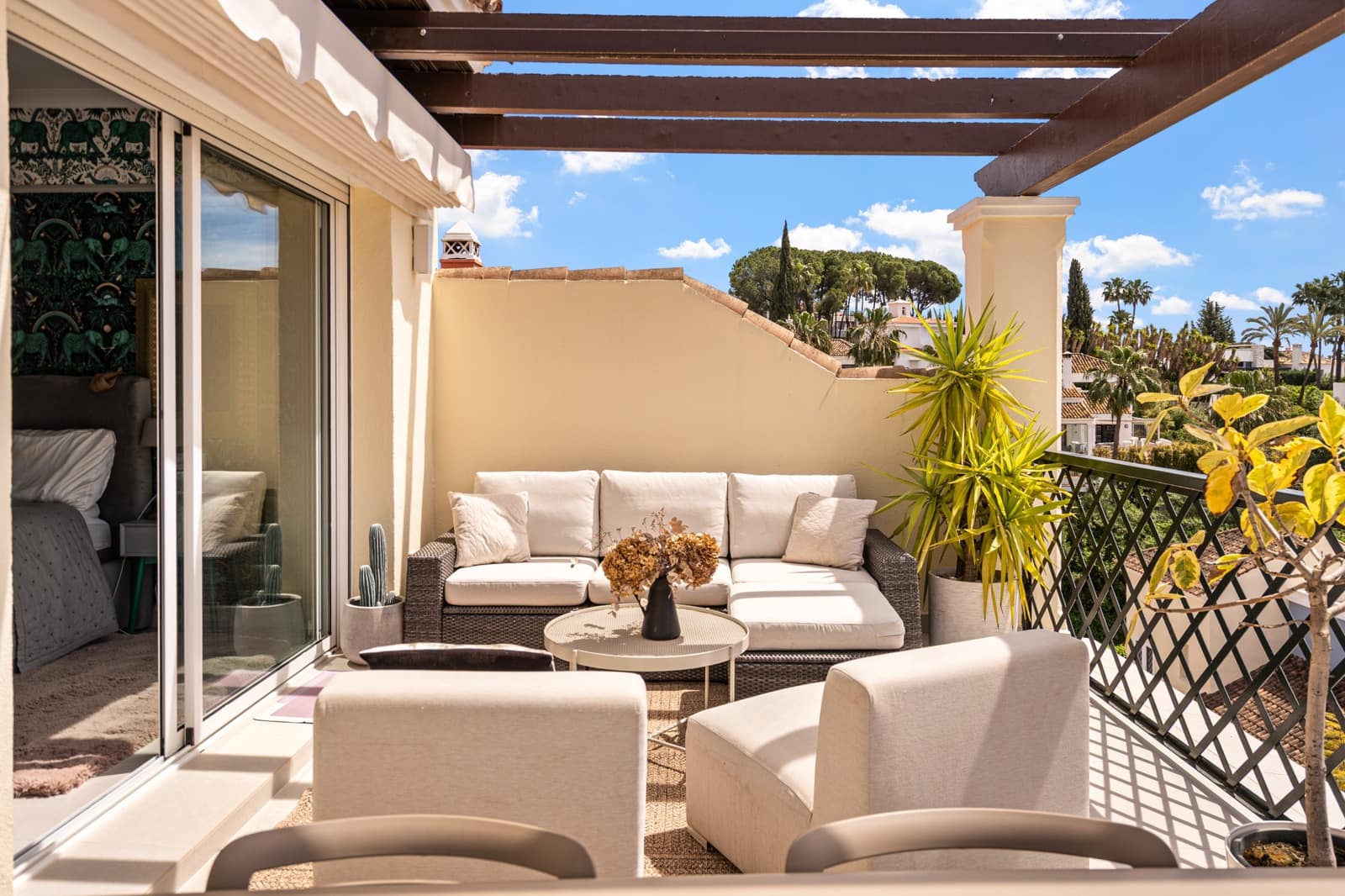 4 soverom Hus til salgs i Nueva Andalucia med svømmebasseng garasje - € 1 350 000 (Ref: 9796537)