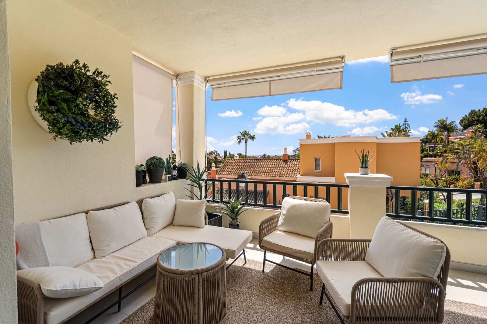 4 soverom Hus til salgs i Nueva Andalucia med svømmebasseng garasje - € 1 350 000 (Ref: 9796537)