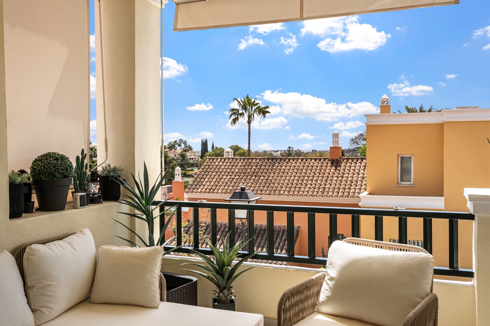 4 soverom Hus til salgs i Nueva Andalucia med svømmebasseng garasje - € 1 350 000 (Ref: 9796537)