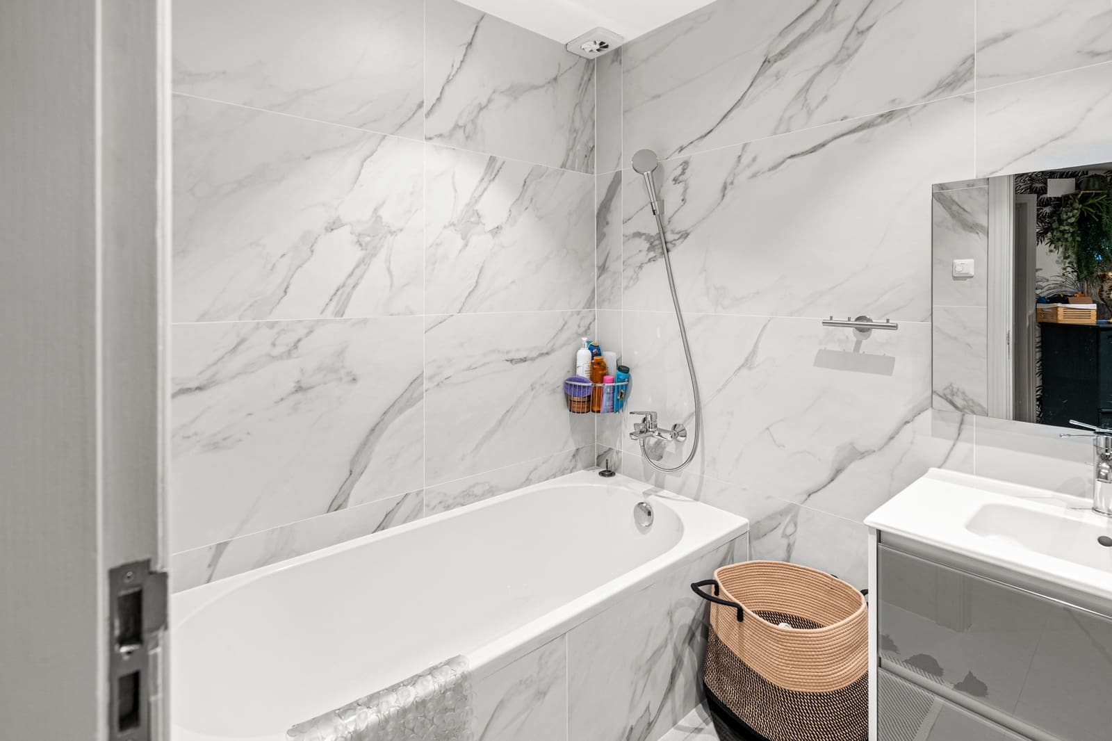 4 soverom Hus til salgs i Nueva Andalucia med svømmebasseng garasje - € 1 350 000 (Ref: 9796537)