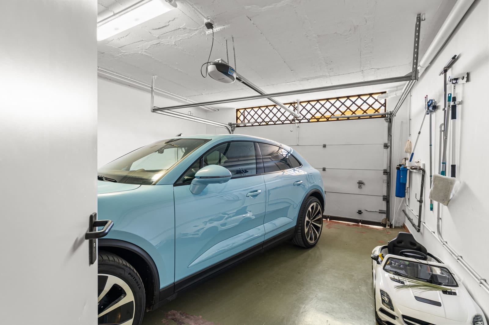 4 soverom Hus til salgs i Nueva Andalucia med svømmebasseng garasje - € 1 350 000 (Ref: 9796537)