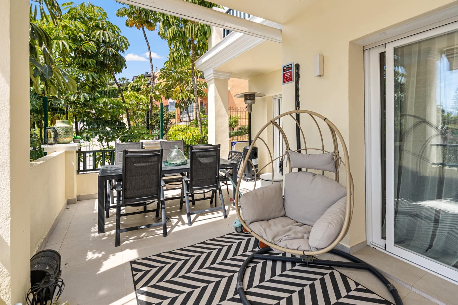 4 soverom Hus til salgs i Nueva Andalucia med svømmebasseng garasje - € 1 350 000 (Ref: 9796537)