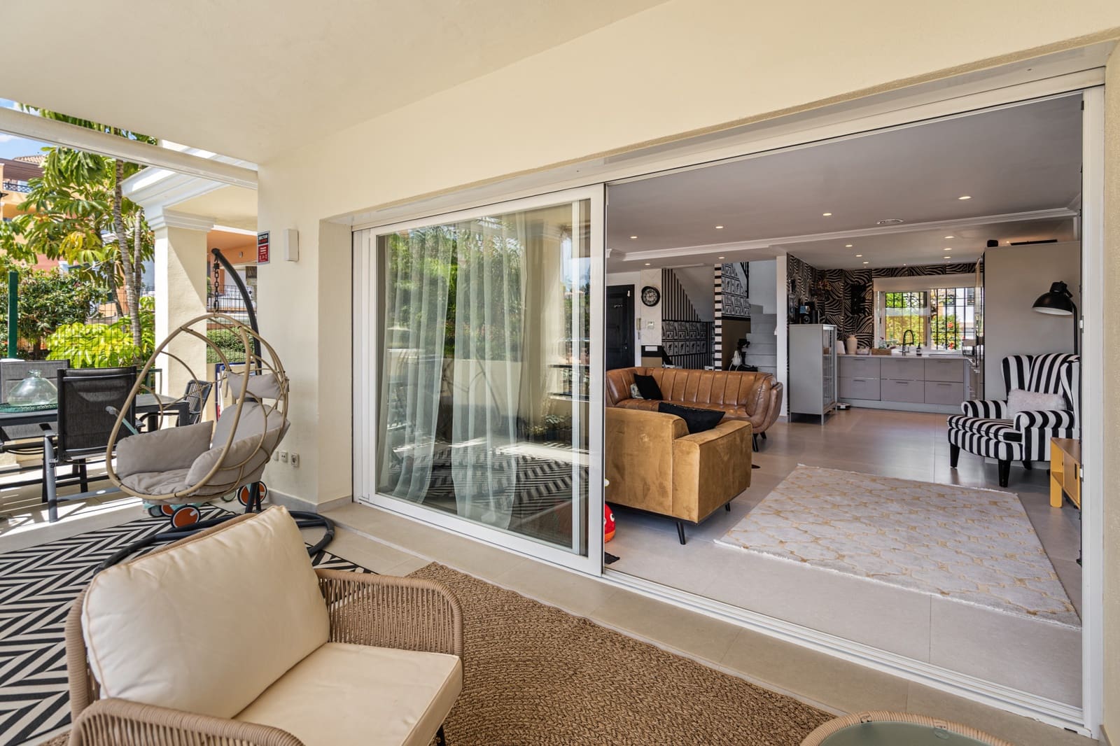 4 soverom Hus til salgs i Nueva Andalucia med svømmebasseng garasje - € 1 350 000 (Ref: 9796537)