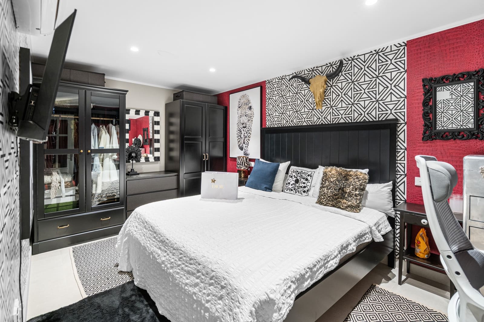 4 soverom Hus til salgs i Nueva Andalucia med svømmebasseng garasje - € 1 350 000 (Ref: 9796537)