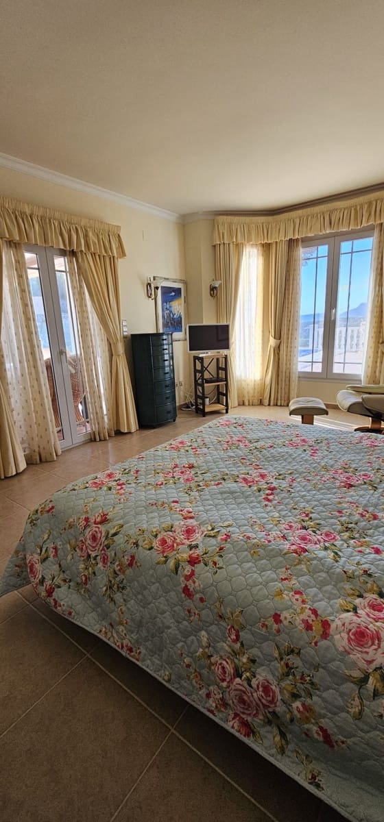 5 bedroom Villa for sale in Moraira with pool garage - € 1,480,000 (Ref: 9125596)