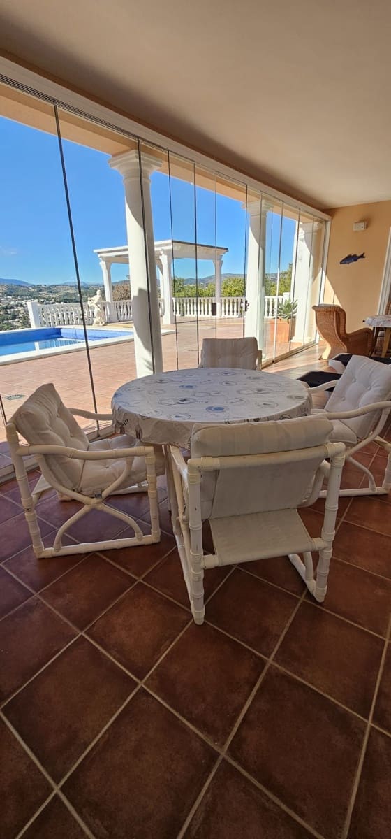 5 bedroom Villa for sale in Moraira with pool garage - € 1,480,000 (Ref: 9125596)