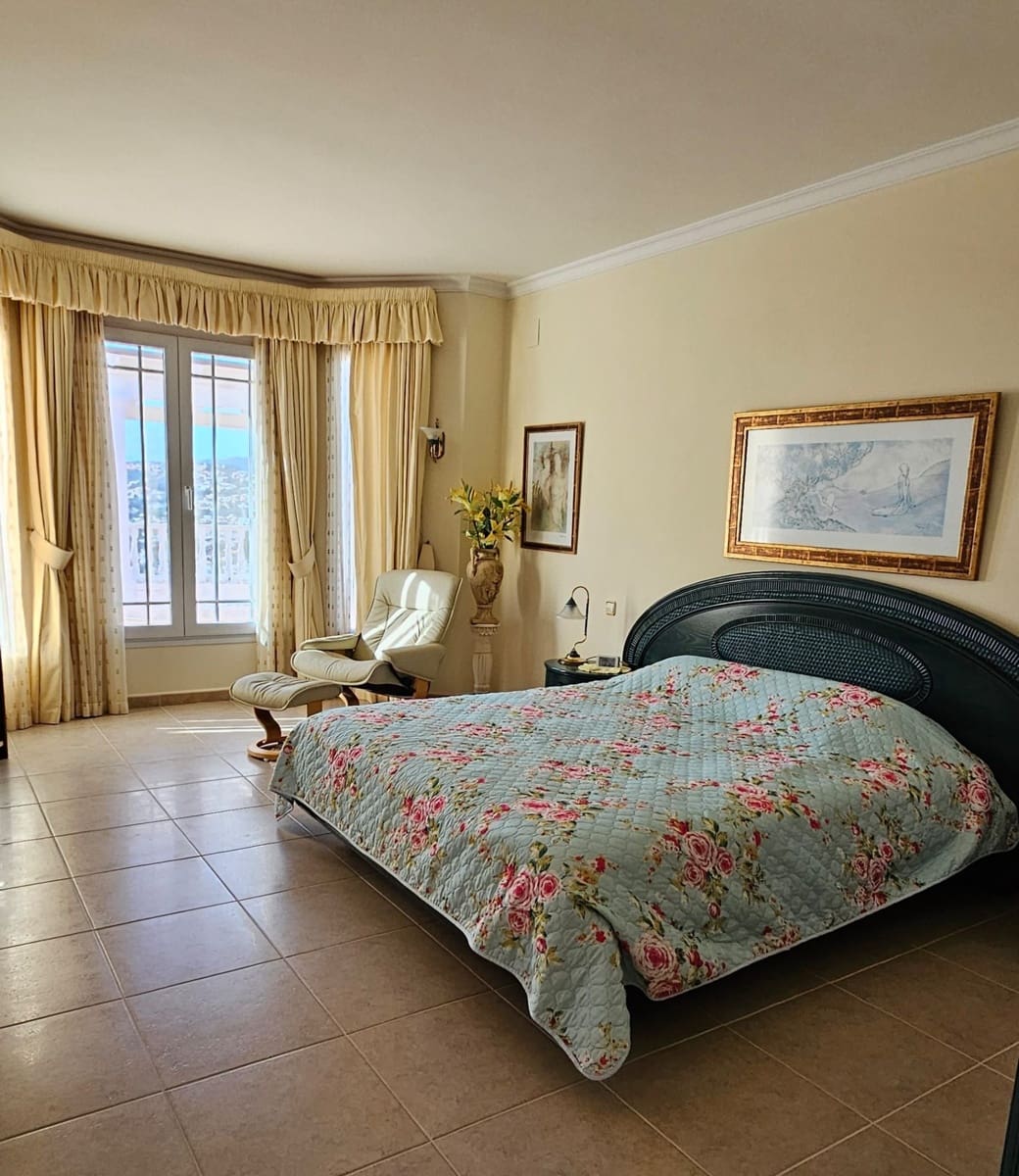 5 bedroom Villa for sale in Moraira with pool garage - € 1,480,000 (Ref: 9125596)