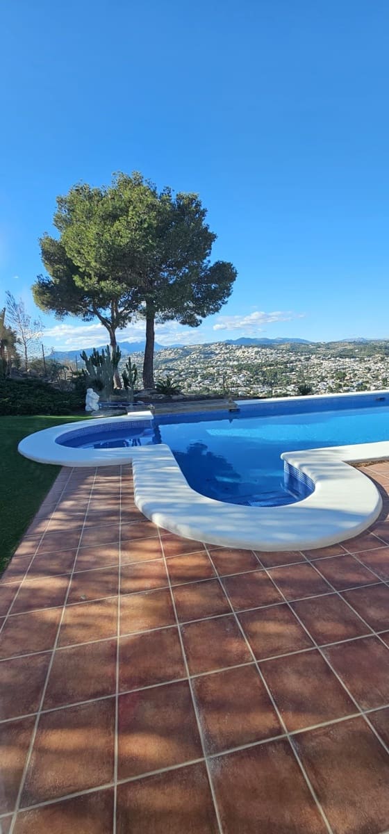 5 bedroom Villa for sale in Moraira with pool garage - € 1,480,000 (Ref: 9125596)