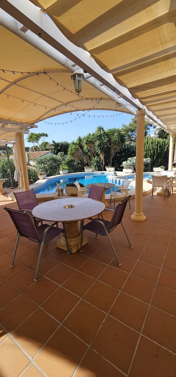 Comercial para venda em Moraira - 780 000 € (Ref: 9296137)