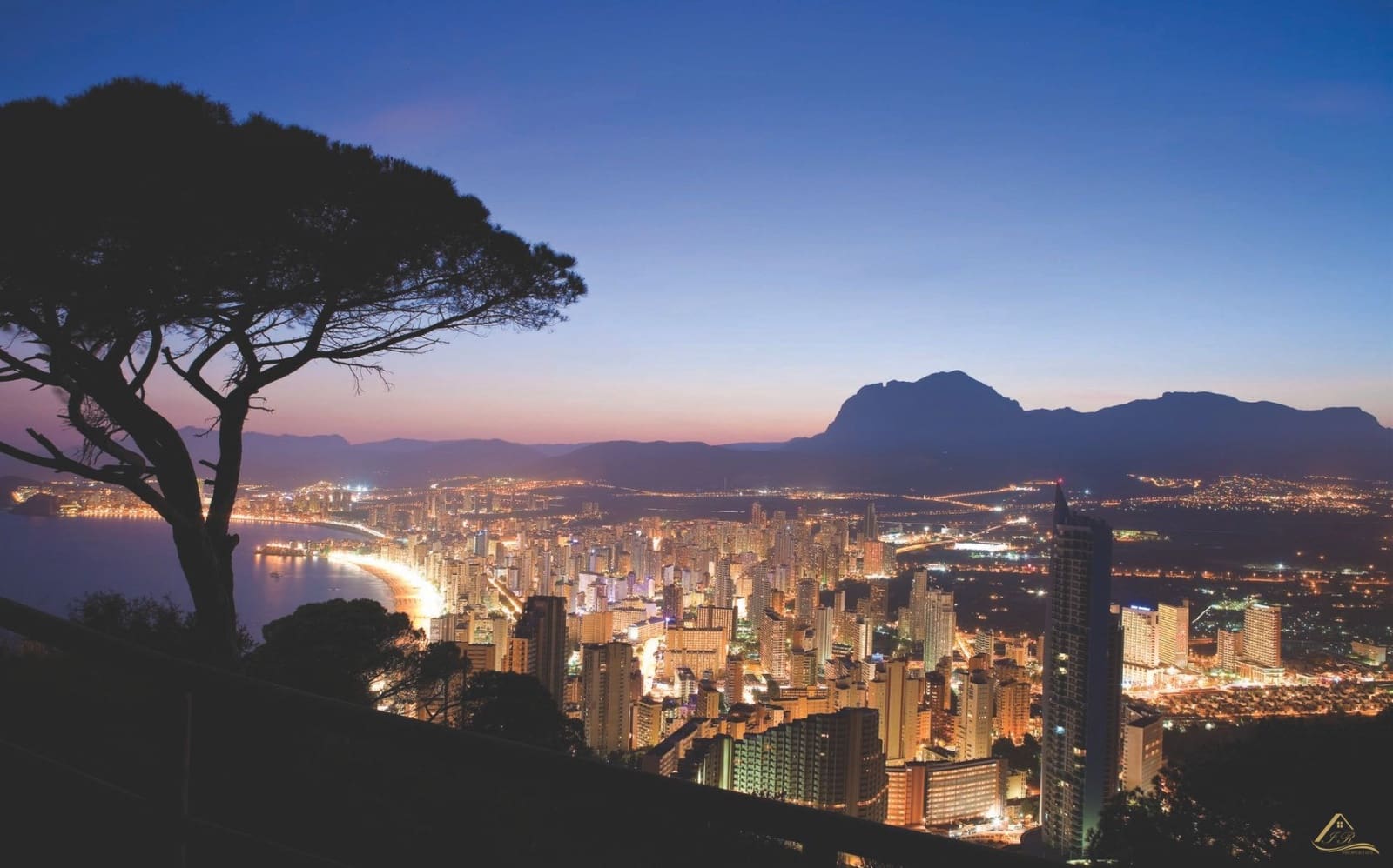 2 quarto Apartamento para venda em Benidorm com piscina garagem - 1 100 000 € (Ref: 9296142)