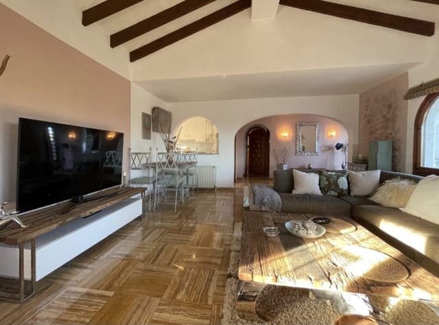 3 makuuhuone Huvila myytävänä paikassa Benissa mukana uima-altaan 
autotalli - 645 000 € (Ref: 9478529)