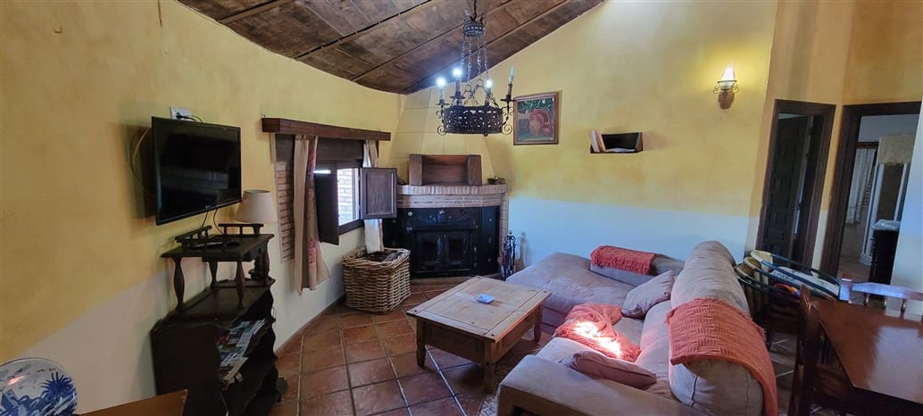 2 bedroom Finca/Country House for rent in Trujillo with garage - € 1,100 (Ref: 10118499)