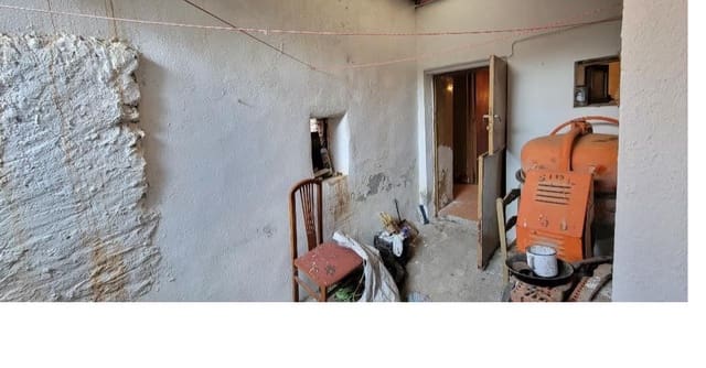 2 bedroom Townhouse for sale in Madroñera - € 26,000 (Ref: 8594479)