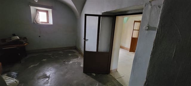 5 bedroom Townhouse for sale in Madroñera - € 39,000 (Ref: 8596298)