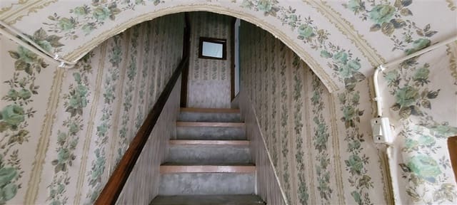 5 bedroom Townhouse for sale in Madroñera - € 39,000 (Ref: 8596298)