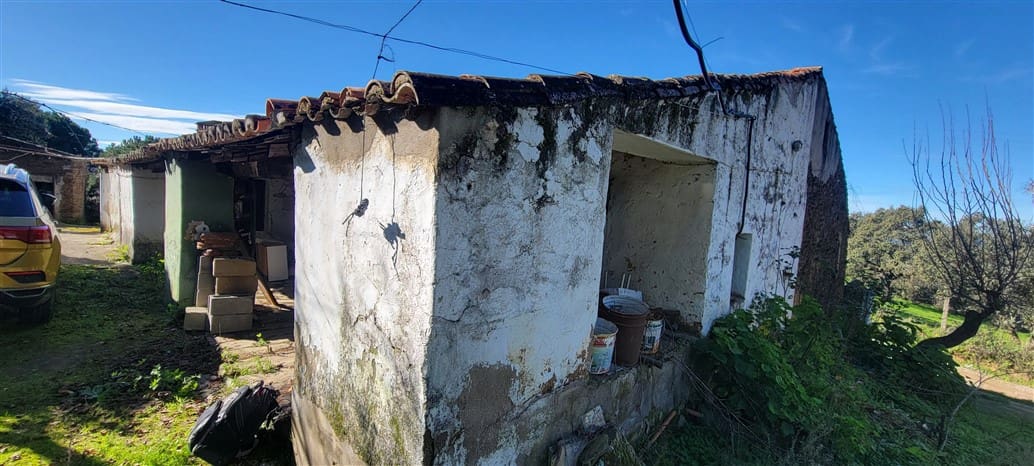 3 soverom Finca/Herregård til salgs i Trujillo med svømmebasseng - € 115 000 (Ref: 8791737)