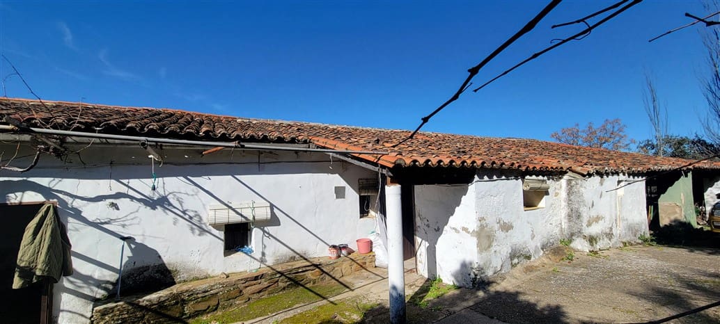 3 soverom Finca/Herregård til salgs i Trujillo med svømmebasseng - € 115 000 (Ref: 8791737)