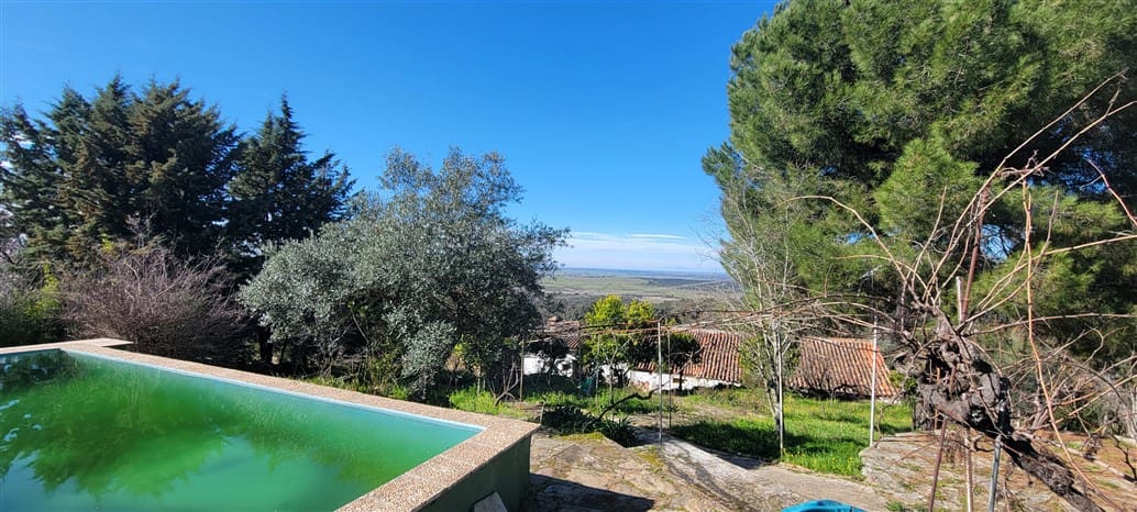 3 soverom Finca/Herregård til salgs i Trujillo med svømmebasseng - € 115 000 (Ref: 8791737)