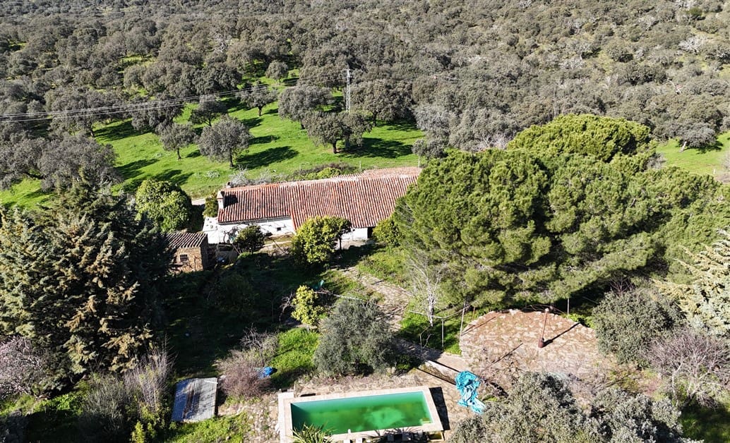 3 soverom Finca/Herregård til salgs i Trujillo med svømmebasseng - € 115 000 (Ref: 8791737)