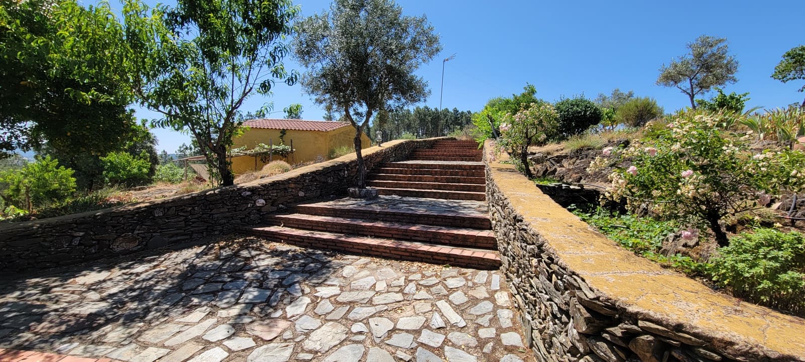 2 bedroom Finca/Country House for sale in Trujillo with garage - € 375,000 (Ref: 9126292)