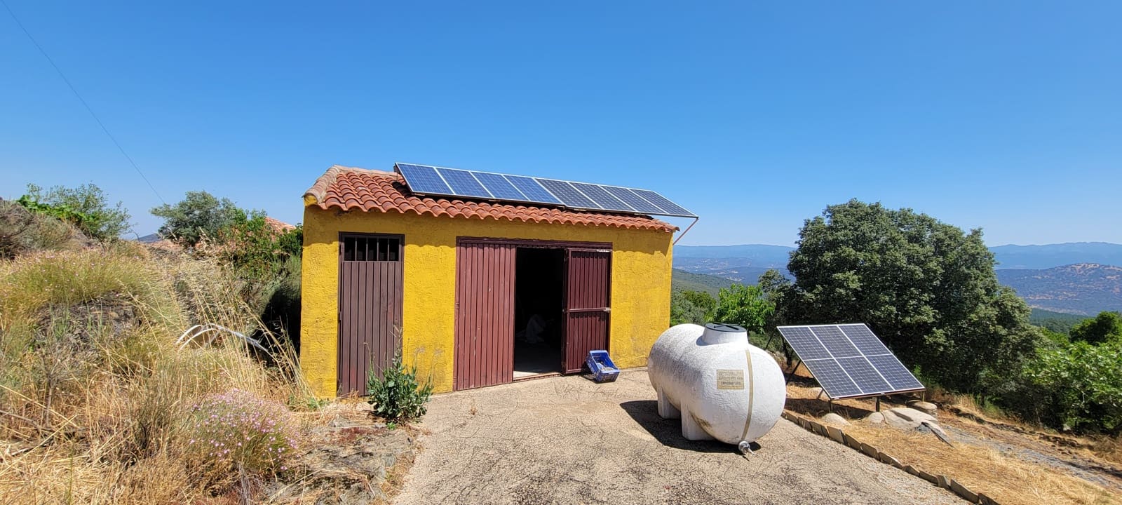 2 bedroom Finca/Country House for sale in Trujillo with garage - € 375,000 (Ref: 9126292)