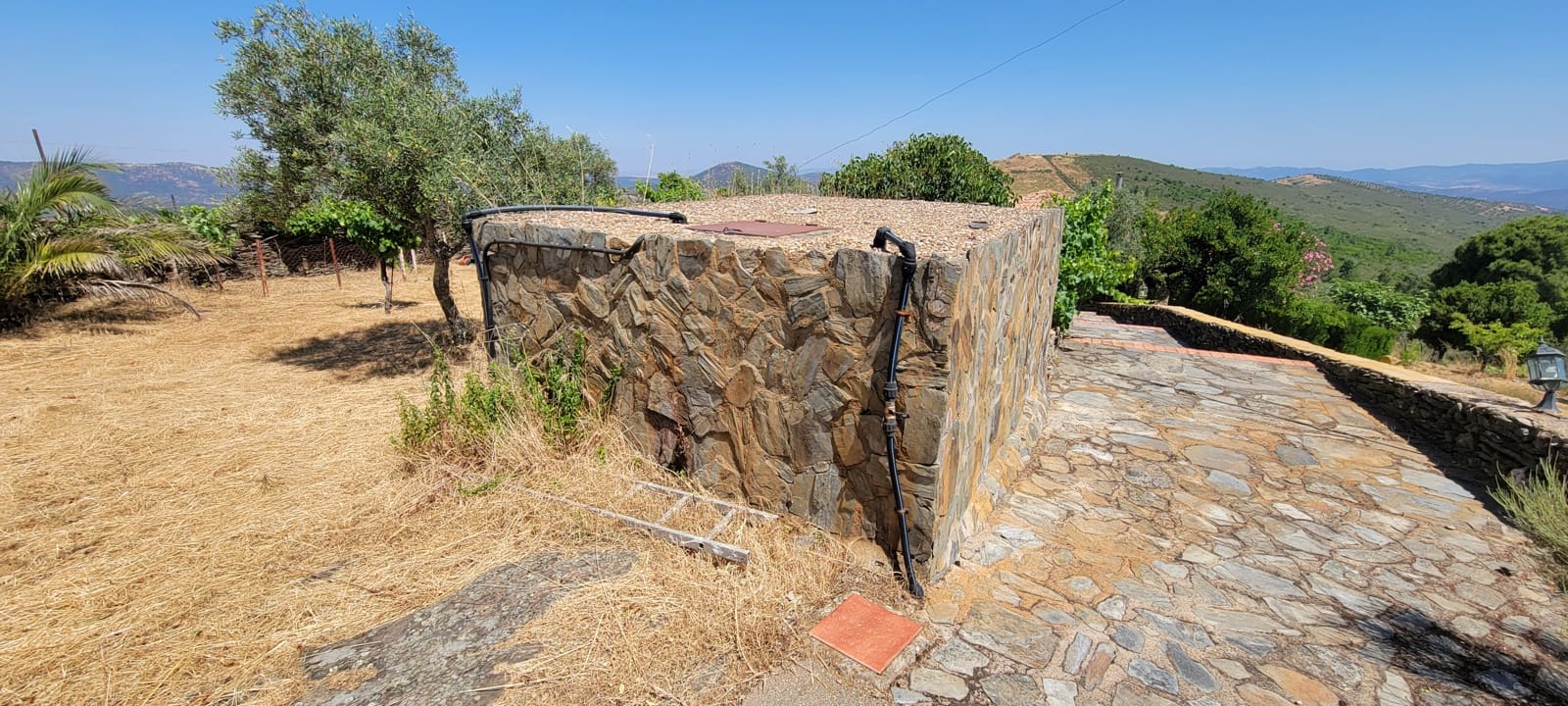 2 bedroom Finca/Country House for sale in Trujillo with garage - € 375,000 (Ref: 9126292)