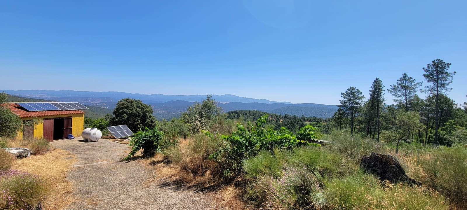 2 bedroom Finca/Country House for sale in Trujillo with garage - € 375,000 (Ref: 9126292)