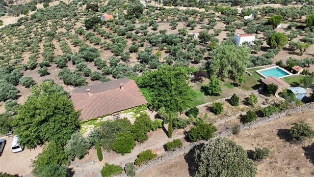 3 chambre Finca/Maison de Campagne à vendre à Trujillo avec piscine - 349 800 € (Ref: 9143680)