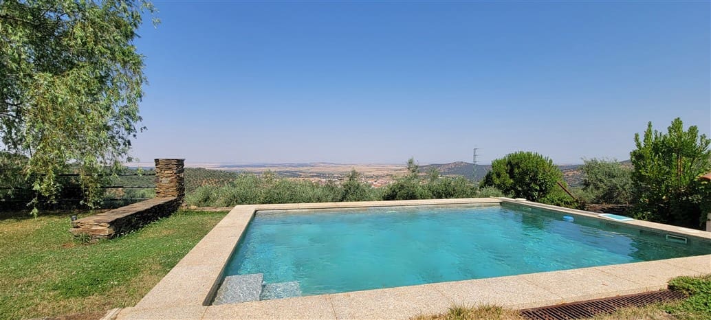 3 soveværelse Finca/Landehus til salg i Trujillo med swimmingpool - € 349.800 (Ref: 9143680)