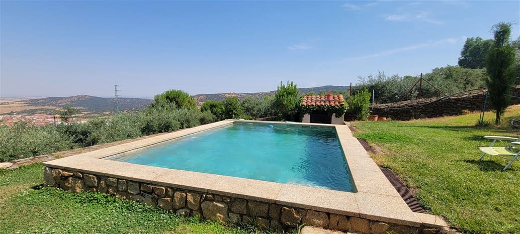 3 soveværelse Finca/Landehus til salg i Trujillo med swimmingpool - € 349.800 (Ref: 9143680)